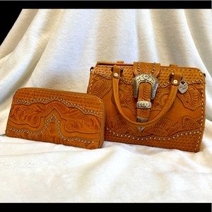 EUC American West Small Doctors Satchel.  10x5.5x7 and matching zippered wallet.